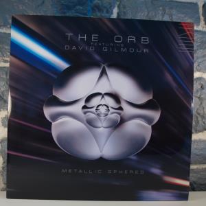 Metallic Spheres (The Orb Featuring David Gilmour) (03)